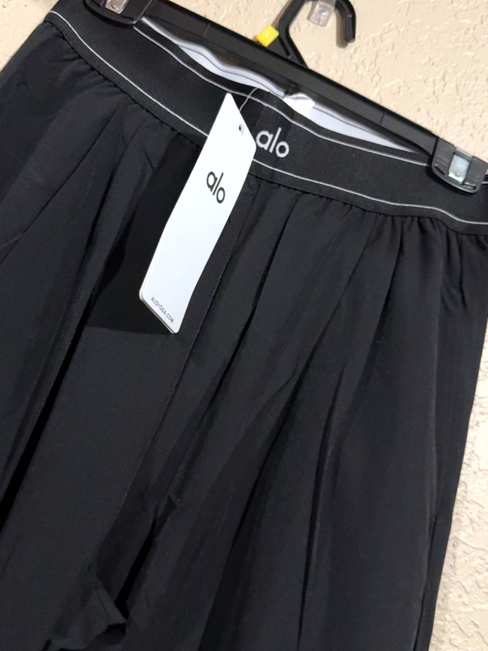 ALO Yoga Wide-Leg Pants in Black